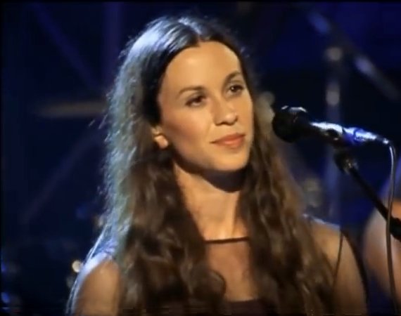 Alanis Morissette - Singing on Stage