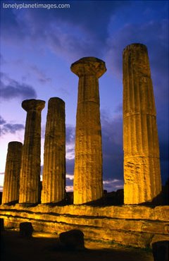 Wayne Walton - Temple Ruin in Italy, Art Print